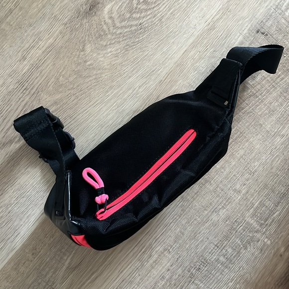 TNA black and pink fanny pack - Picture 2 of 3